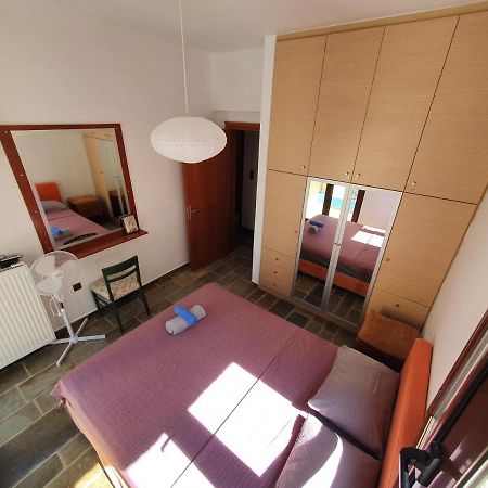 Julia'S Apartment 칼라마타 외부 사진