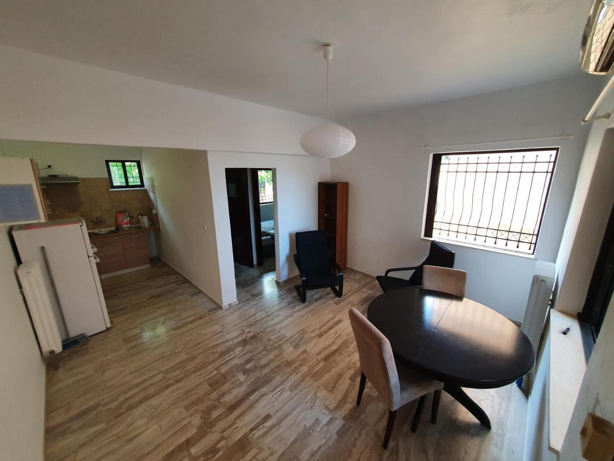 Julia'S Apartment 칼라마타 외부 사진